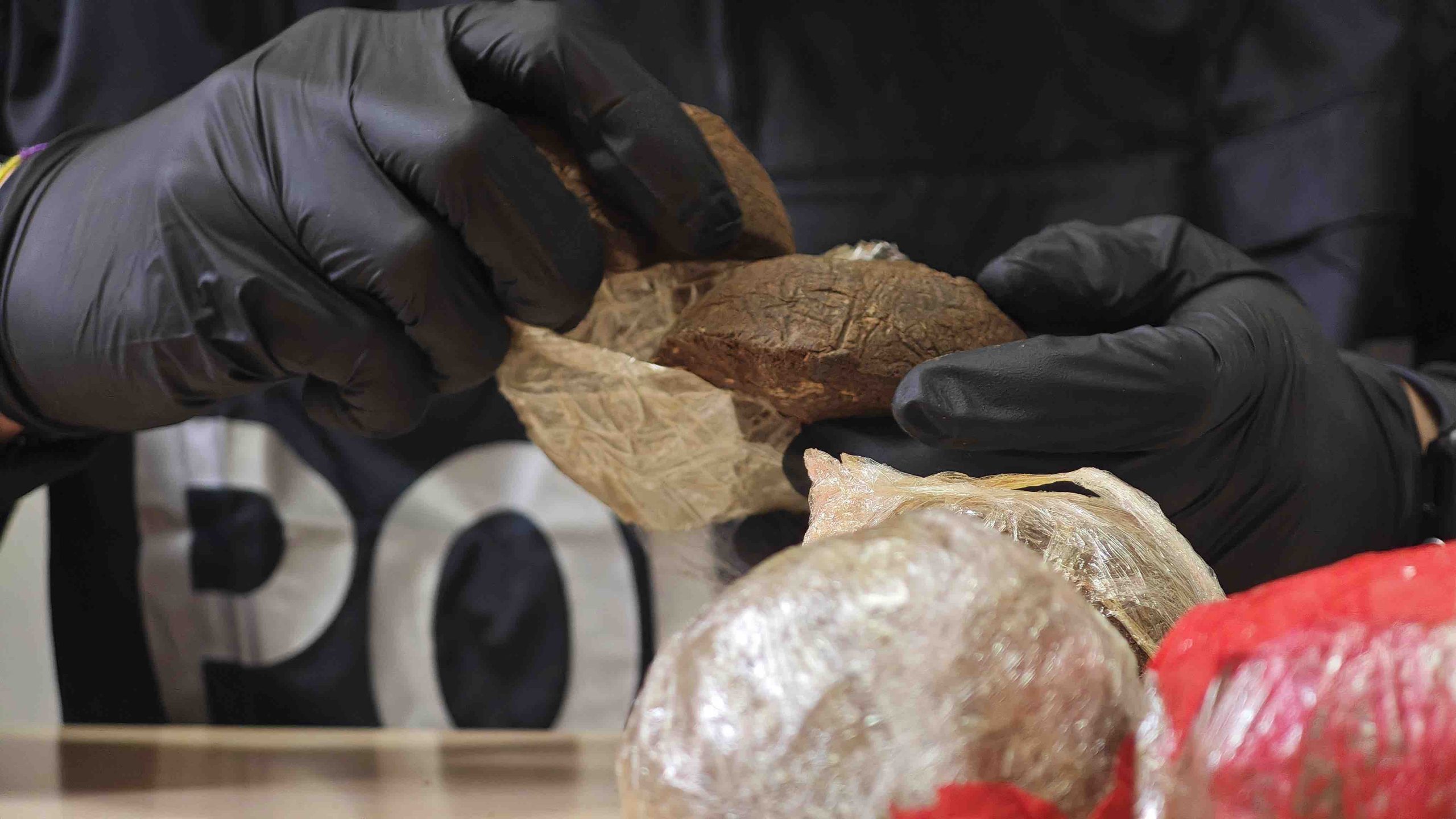 ROMA TOR BELLA MONACA: CARICO DI HASHISH “IN ENTRATA” BLOCCATO DALLA POLIZIA DI STATO ROMA TOR BELLA MONACA: CARICO DI HASHISH “IN ENTRATA” BLOCCATO DALLA POLIZIA DI STATO