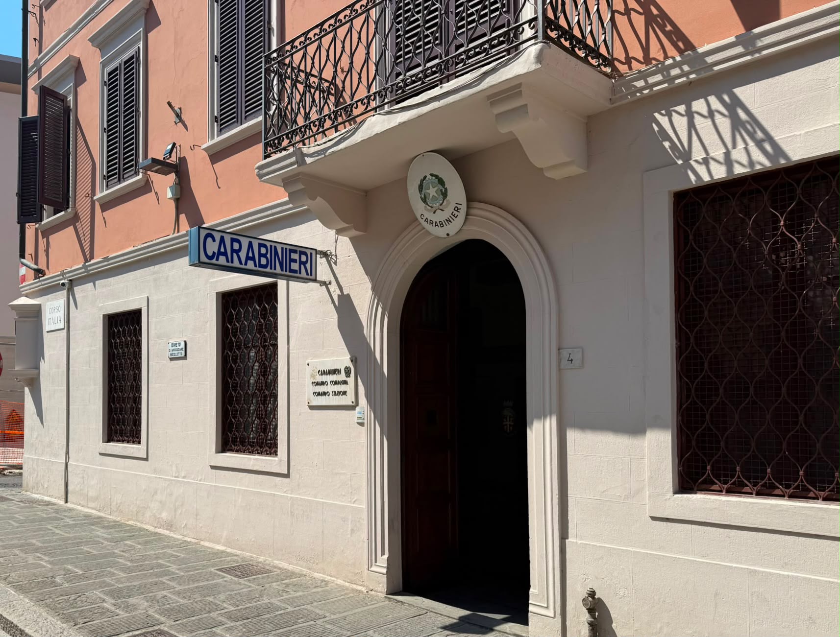 San Giovanni Valdarno (AR): I Carabinieri sottopongono uno Stalker agli arresti domiciliari San Giovanni Valdarno (AR): I Carabinieri sottopongono uno Stalker agli arresti domiciliari