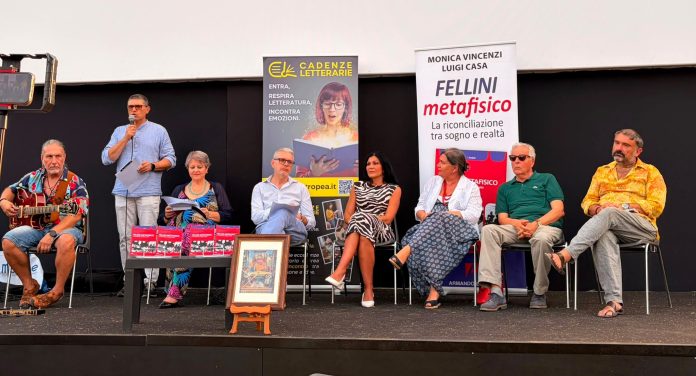 il palco ed i protagonisti Presentazione di "Fellini Metafisico" al CineVillage Marconi con i protagonisti di Cadenze Letterarie a Roma.