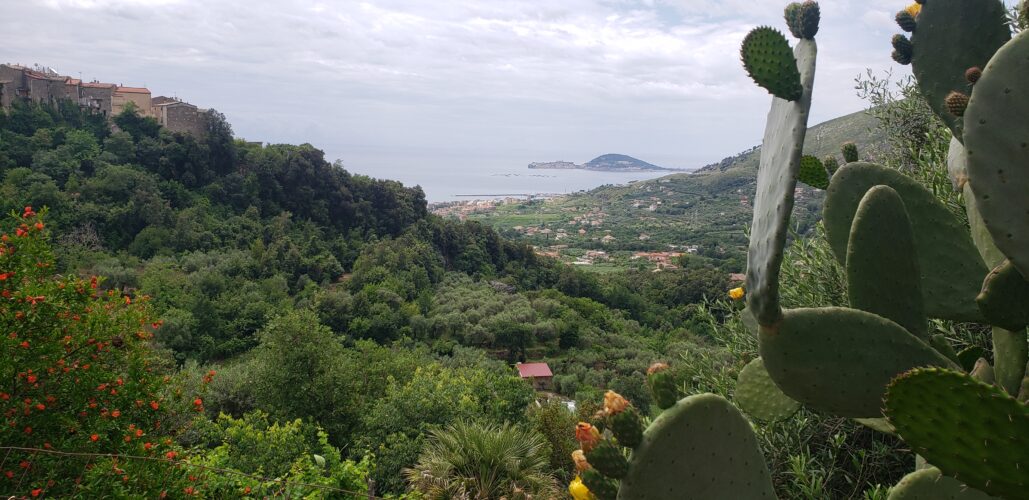 Autopsia di un declino industriale 1 Gaeta aus der Ferne