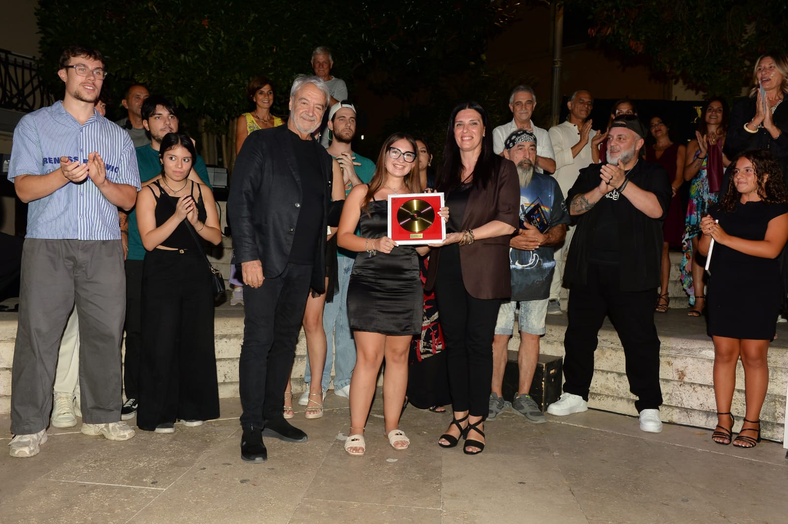 Lanuvio. Torre dโOro, Flavia Renzi vince a 17 anni Flavia Renzi premiata sul palco della Torre dโOro 2026 a Lanuvio