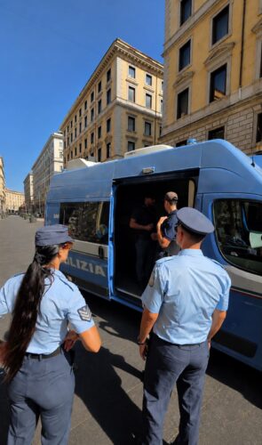 ROMA TERMINI. SICUREZZA INTEGRATA E COOPERAZIONE INTERNAZIONALE: ISTITUITO “CAMPER VIMINALE” 1 foto1