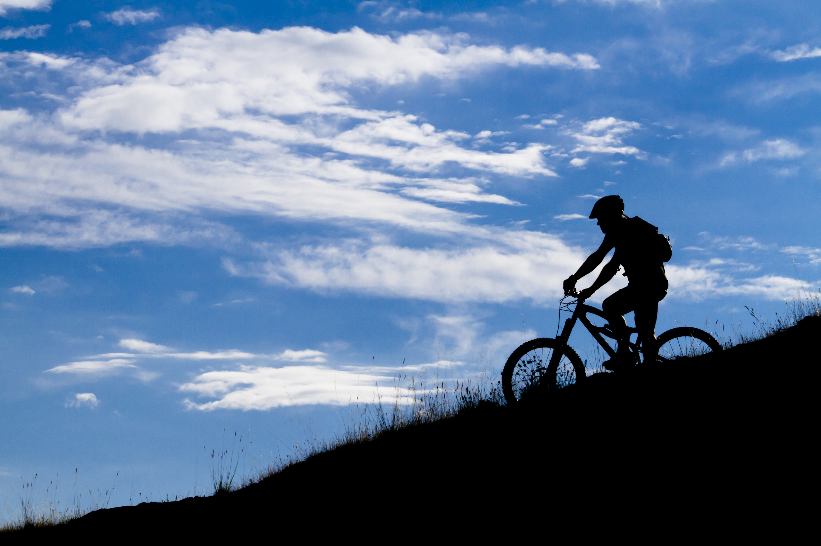 Pedalare con vista mare: l’autunno inizia sulla Costa degli Etruschi