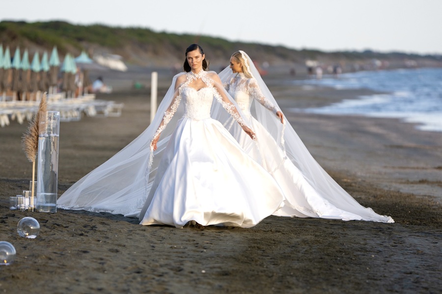 Sunset Fashion Show: moda ed eleganza in spiaggia a Latina 7 chiara valentini atelier photo credits augusto frascatani