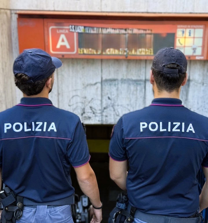 ROMA:ย CHECK-UPย SU ROTAIA E BORSEGGI SCHERMATI DALLA FOLLA TRA STAZIONI E VIE DELLO SHOPPING: 7 ARRESTI DELLA POLIZIA DI STATO