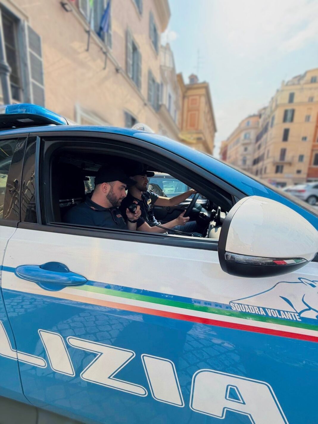 ROMA: SI LIBERA DEL BRACCIALETTO ELETTRONICO ED INCENDIA IL NEGOZIO DELLA EX COMPAGNA ROMA: SI LIBERA DEL BRACCIALETTO ELETTRONICO ED INCENDIA IL NEGOZIO DELLA EX COMPAGNA