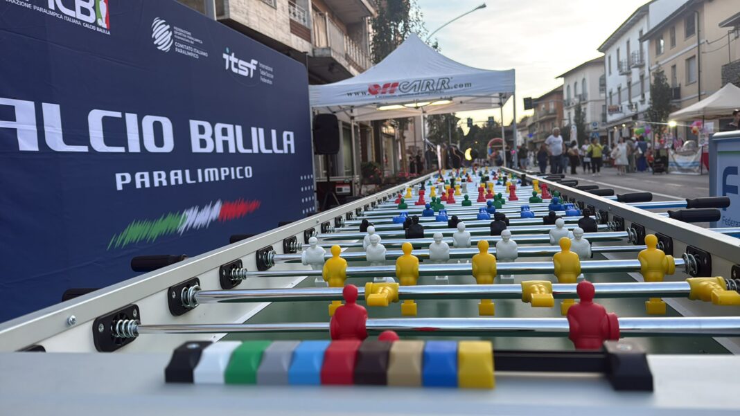 Besozzo, grande successo per il Maxi Calcio Balilla presso lo stand FPICB nella Notte Bionda di Besozzo Besozzo, grande successo per il Maxi Calcio Balilla presso lo stand FPICB nella Notte Bionda di Besozzo