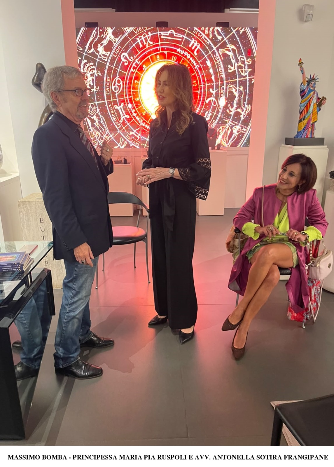 Massimo Bomba tra moda, arte e astrologia a Via Margutta Massimo Bomba tra moda, arte e astrologia a Via Margutta