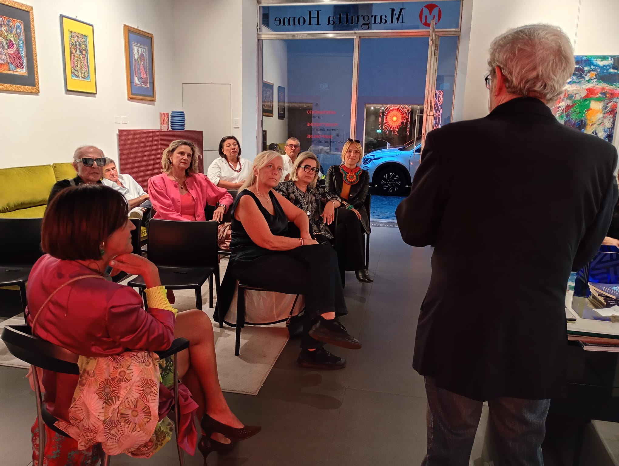 Massimo Bomba tra moda, arte e astrologia a Via Margutta 2 whatsapp image 2026 09 27 at 10.14.16