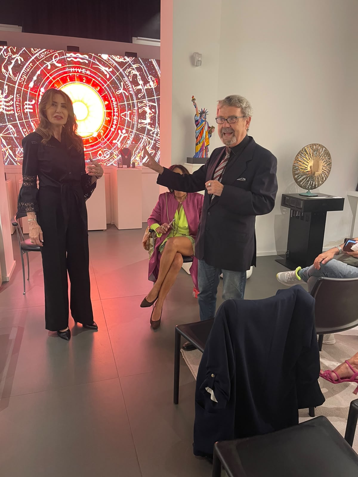 Massimo Bomba tra moda, arte e astrologia a Via Margutta 3 whatsapp image 2026 09 27 at 10.14.18