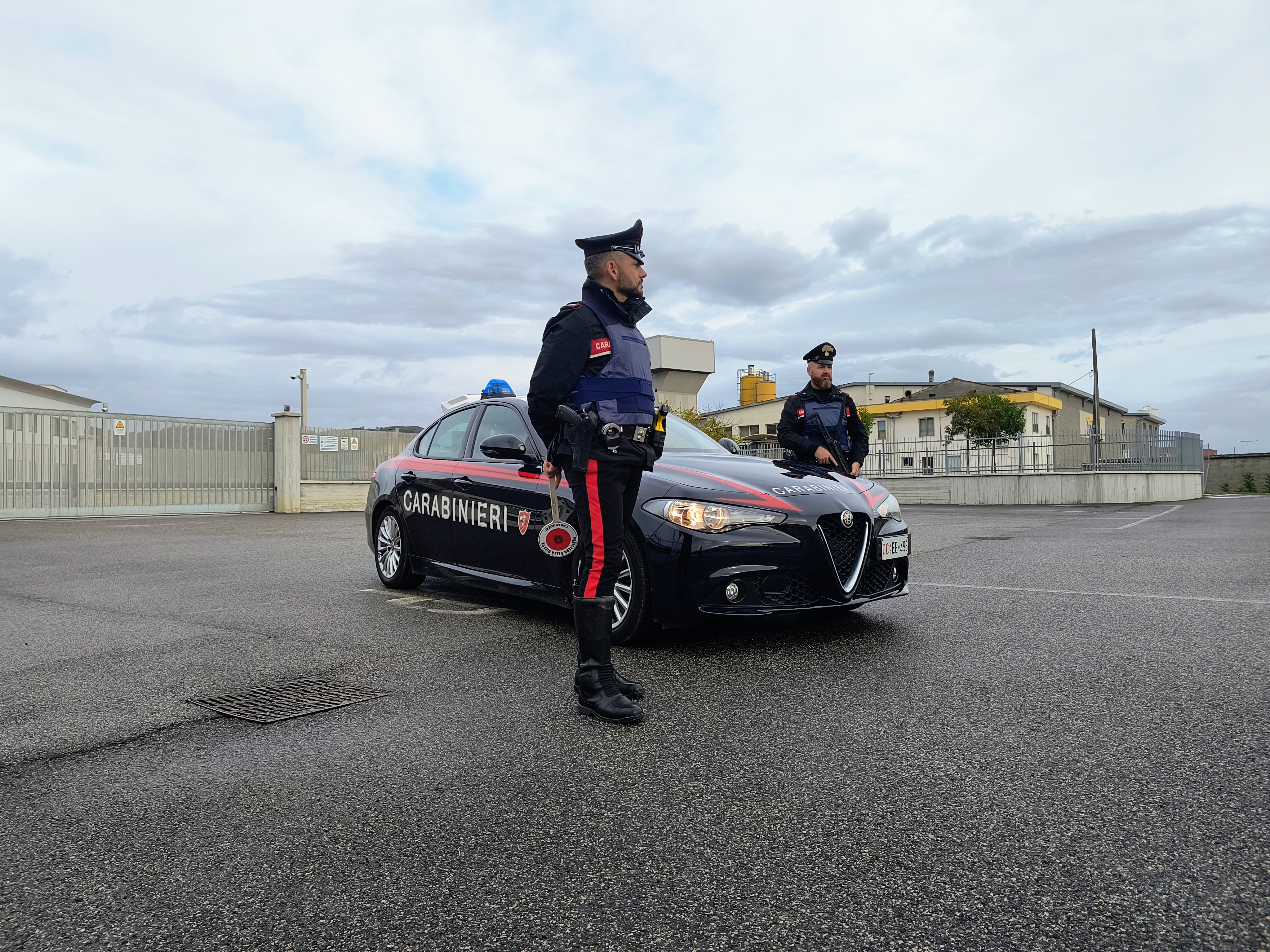 AREZZO – FURTI ALLE AZIENDE ORAFE: I CARABINIERI ESEGUONO UN’ORDINANZA DI CUSTODIA CAUTELARE IN CARCERE A CARICO DI 3 ALBANESI AREZZO – FURTI ALLE AZIENDE ORAFE: I CARABINIERI ESEGUONO UN’ORDINANZA DI CUSTODIA CAUTELARE IN CARCERE A CARICO DI 3 ALBANESI