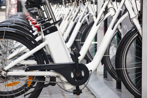 E-bike “truccate” e velocità fuorilegge: in arrivo i bicivelox e sanzioni fino a 15mila euro E-bike “truccate” e velocità fuorilegge: in arrivo i bicivelox e sanzioni fino a 15mila euro