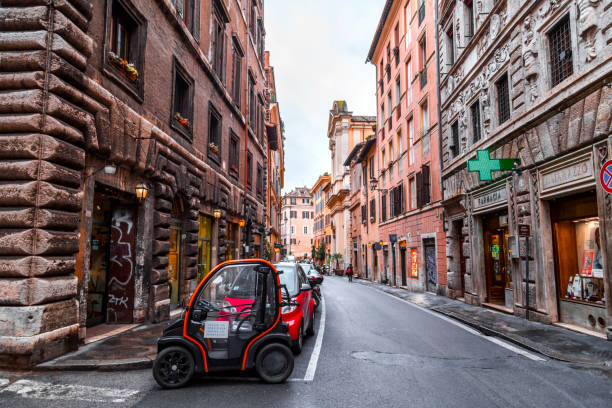 Monteverde nel mirino della “banda della minicar”: nuovi raid e sfide social, caccia a due minorenni