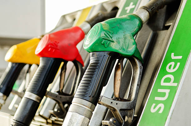 Oltre la pompa di benzina: il rebus delle accise e la prova dei fatti per l’Esecutivo Oltre la pompa di benzina: il rebus delle accise e la prova dei fatti per l’Esecutivo
