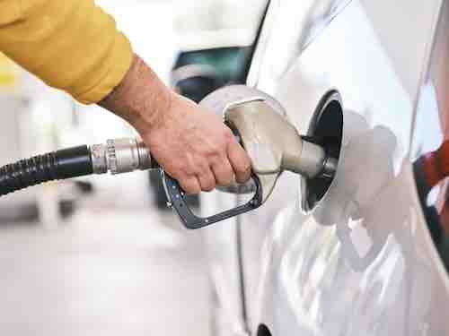 Mercati e carburanti, novità in arrivo: calano i prezzi alla pompa e scatta lo sconto del 20% per agricoltura e pesca