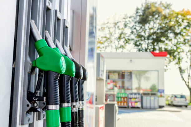 Economia e Carburanti: Eni riduce ancora il prezzo del diesel, il gasolio torna a quota 2,19 euro al litro