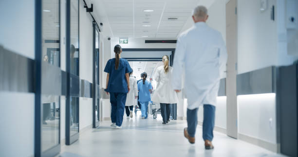 Sanità, scattano gli aumenti: fino a 580 euro in più al mese. Tutte le novità su ferie e welfare