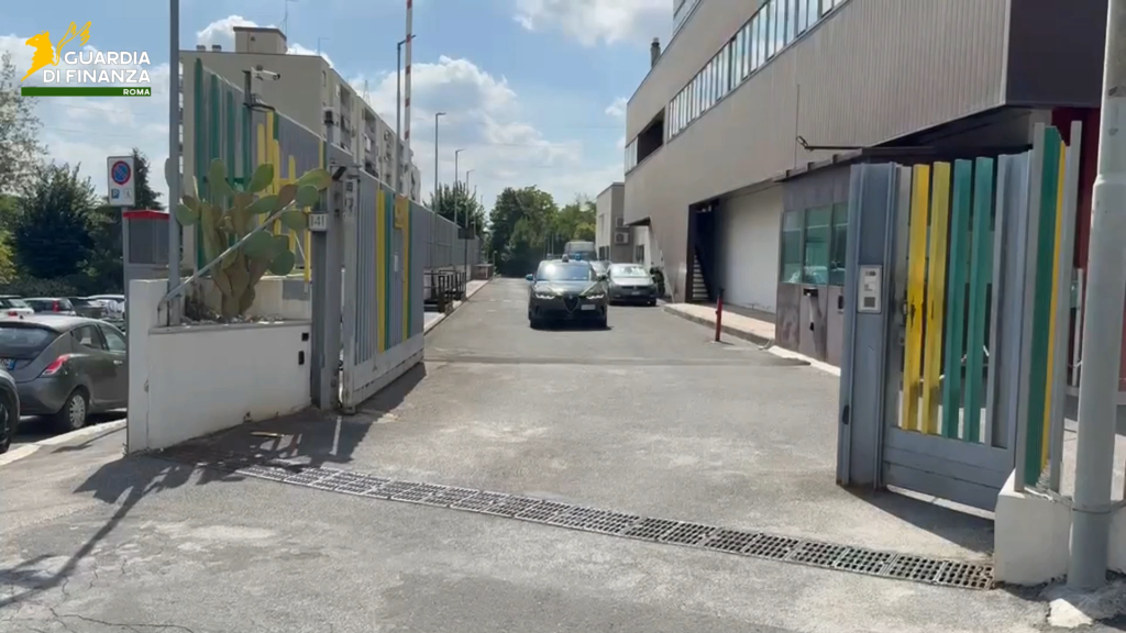 ROMA: SICUREZZA URBANA E CONTROLLO DEL TERRITORIO. INTERCETTATA AUTO CON CONDUCENTE SENZA PATENTE E PASSEGGERO IRREGOLARE IN ITALIA