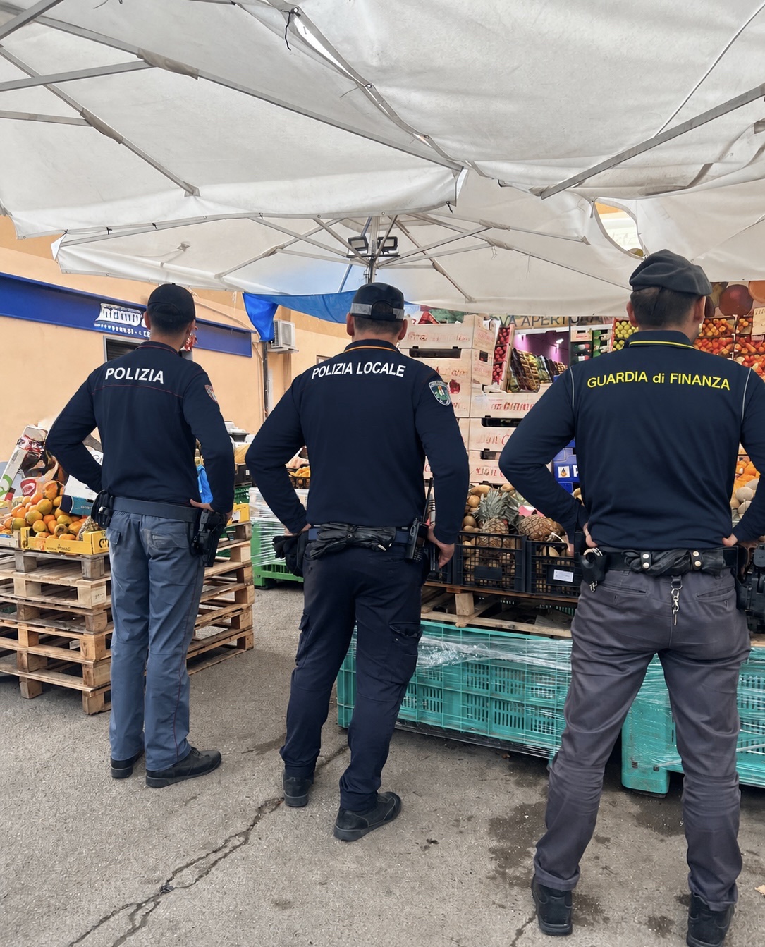MONTEROTONDO. CONTROLLI INTERFORZE SULLA FILIERA COMMERCIALE: POLIZIA DI STATO, GUARDIA DI FINANZA, POLIZIA LOCALE E ASL IN CAMPO