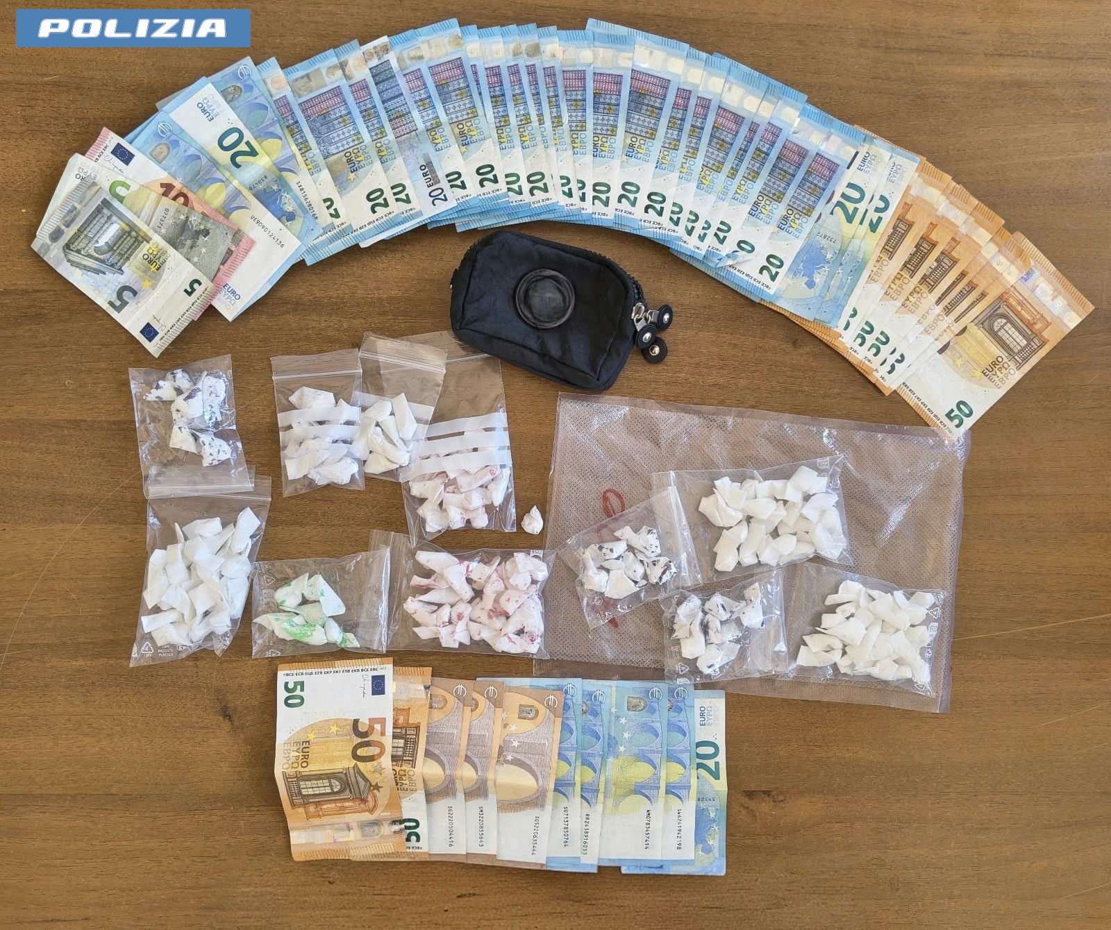 ROMA, TOR BELLA MONACA: POLIZIA DI STATO ARRESTA PRESUNTO REFERENTE DELLA PIAZZA DI SPACCIO ROMA, TOR BELLA MONACA: POLIZIA DI STATO ARRESTA PRESUNTO REFERENTE DELLA PIAZZA DI SPACCIO