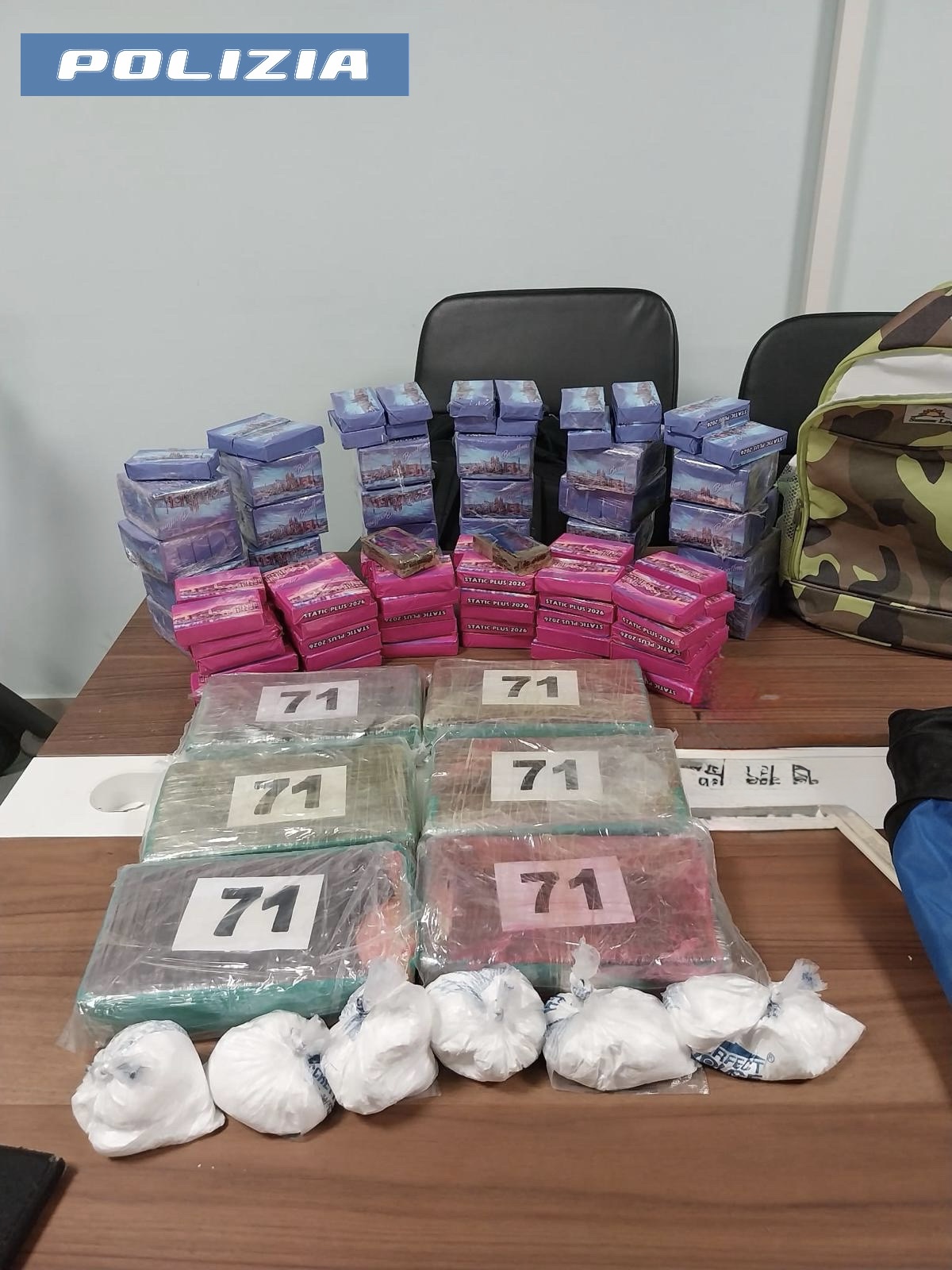 OSTIA : POLIZIA DI STATO STANA FORTINO DELLA DROGA “SCOMPOSTO” TRA AUTO IN SOSTA OSTIA : POLIZIA DI STATO STANA FORTINO DELLA DROGA “SCOMPOSTO” TRA AUTO IN SOSTA