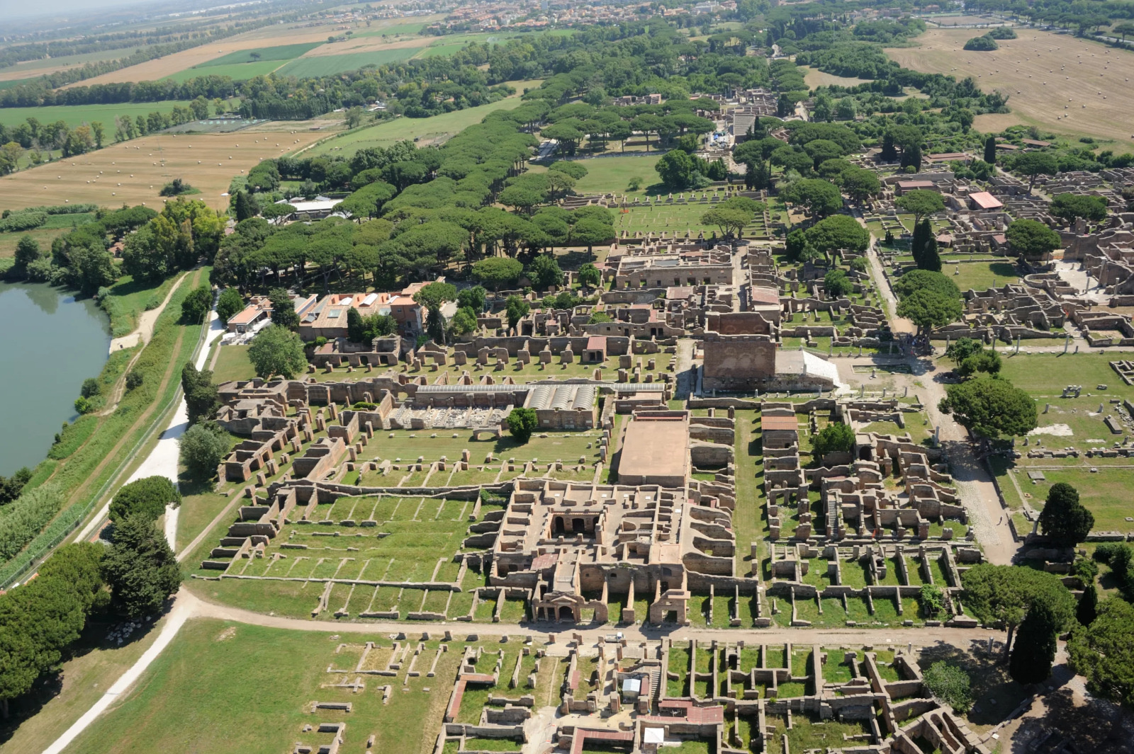 OSTIA ANTICA E L’ARTE DI VIVERE BENE NELLA TERZA ETÀ OSTIA ANTICA E L’ARTE DI VIVERE BENE NELLA TERZA ETÀ