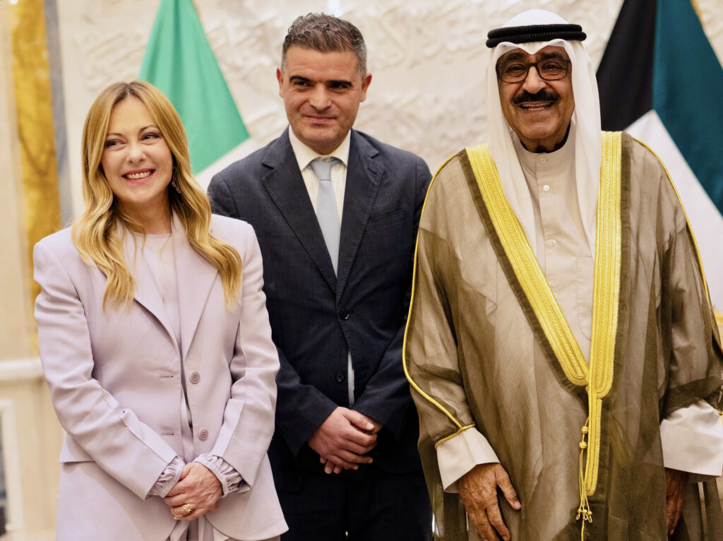 Italia- Kuwait, la Premier Meloni sigla 4 accordi su investimenti e Difesa Italia- Kuwait, la Premier Meloni sigla 4 accordi su investimenti e Difesa