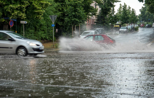 Allerta meteo arancione a Roma e nel Lazio: forti temporali, nubifragi e rischio idrogeologico sulle strade Allerta meteo arancione a Roma e nel Lazio: forti temporali, nubifragi e rischio idrogeologico sulle strade