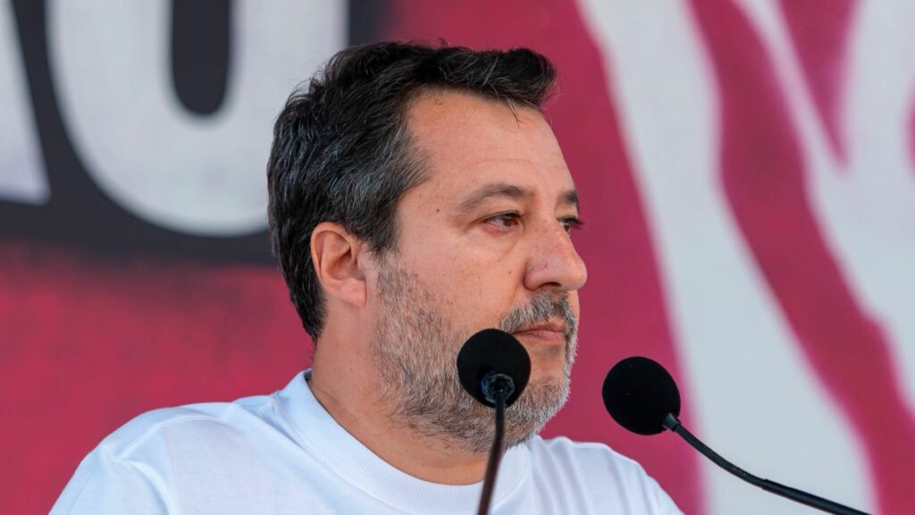 Il Carroccio ridisegna i vertici: passo indietro tattico di Salvini verso la resa dei conti al Congresso