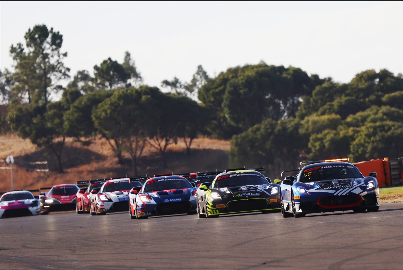 Maserati Corse chiude la stagione in trionfo a Portimão: vittoria assoluta e nove podi di classe nel GT2 European Series powered by Pirelli Maserati Corse chiude la stagione in trionfo a Portimão: vittoria assoluta e nove podi di classe nel GT2 European Series powered by Pirelli