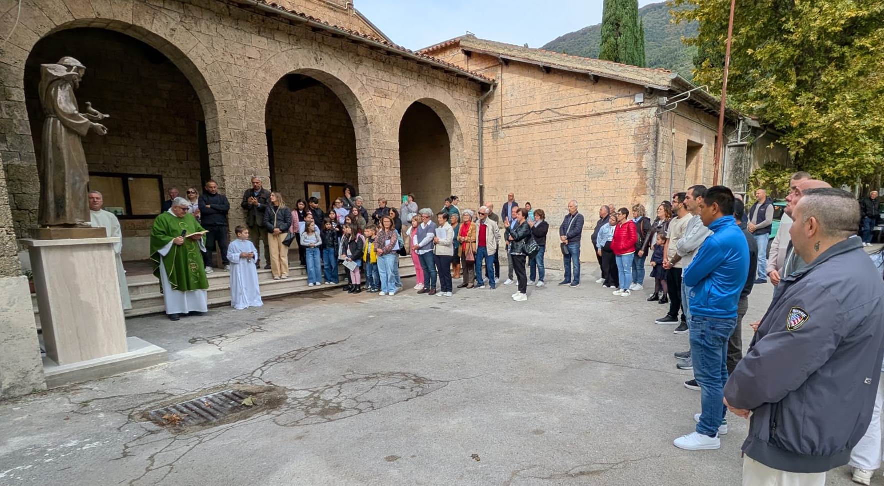 Piglio, la statua di San Francesco torna a splendere dopo il restauro: ecco la verità sulla nuova collocazione Piglio, la statua di San Francesco torna a splendere dopo il restauro: ecco la verità sulla nuova collocazione