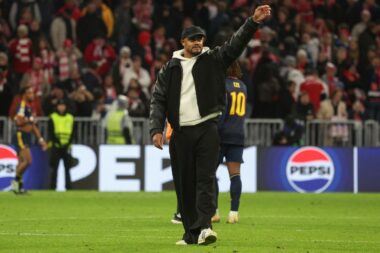 Malore in campo per Vincent Kompany: attimi di terrore al centro sportivo del Bayern Monaco Malore in campo per Vincent Kompany: attimi di terrore al centro sportivo del Bayern Monaco