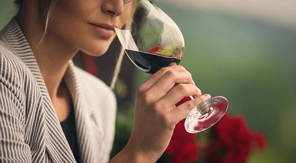 Bere vino rosso con moderazione: cosa dice la scienza? Bere vino rosso con moderazione: cosa dice la scienza?