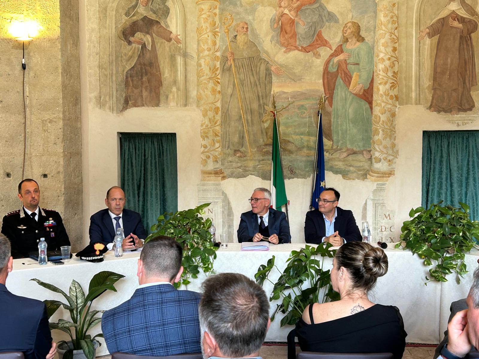 Incontro tematico di area vasta con i Comuni dell’ambito della Compagnia Carabinieri di Tuscania Incontro tematico di area vasta con i Comuni dell’ambito della Compagnia Carabinieri di Tuscania