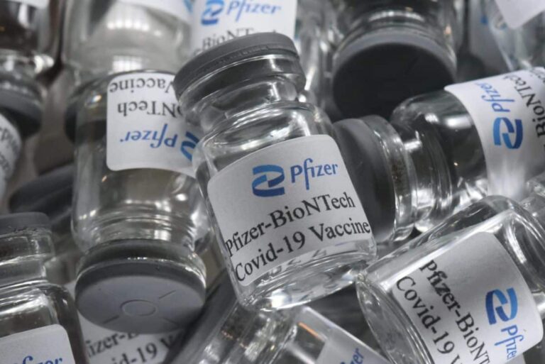 Vaccino Pfizer, nelle prossime 24 ore in arrivo un milione di dosi
