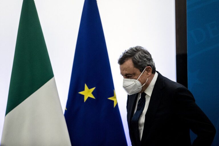 Scontro nel governo, coprifuoco resta alle 22. Lega si astiene, Salvini: “No a troppi divieti”