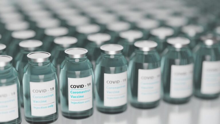 Ema: “Presto Pfizer anche tra 12 e 15 anni, al via valutazione vaccino cinese Sinovac”