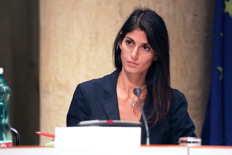 Roma, Raggi: “Marino sfiduciato dai suoi perché stava cambiando le cose”