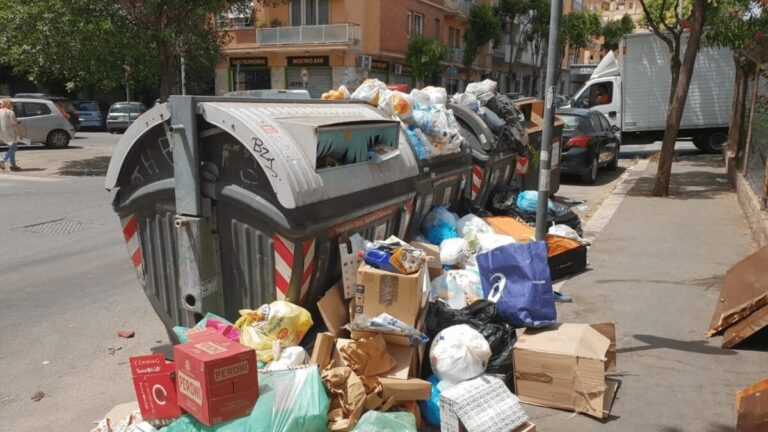 Le strade di Roma invase dai rifiuti, pronto il commissario della Regione Lazio dal primo agosto