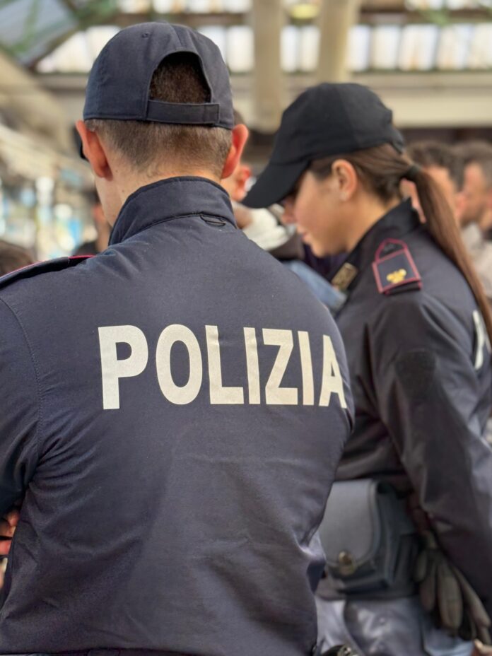 personale-in-divisa polizia di stato quarticciolo arresti roma pattuglia controllo sicurezza quarticciolo roma operazione polizia spaccio droga arresti periferia