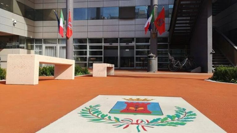 Fiumicino. Parcheggi: la sosta a pagamento non è ancora attiva