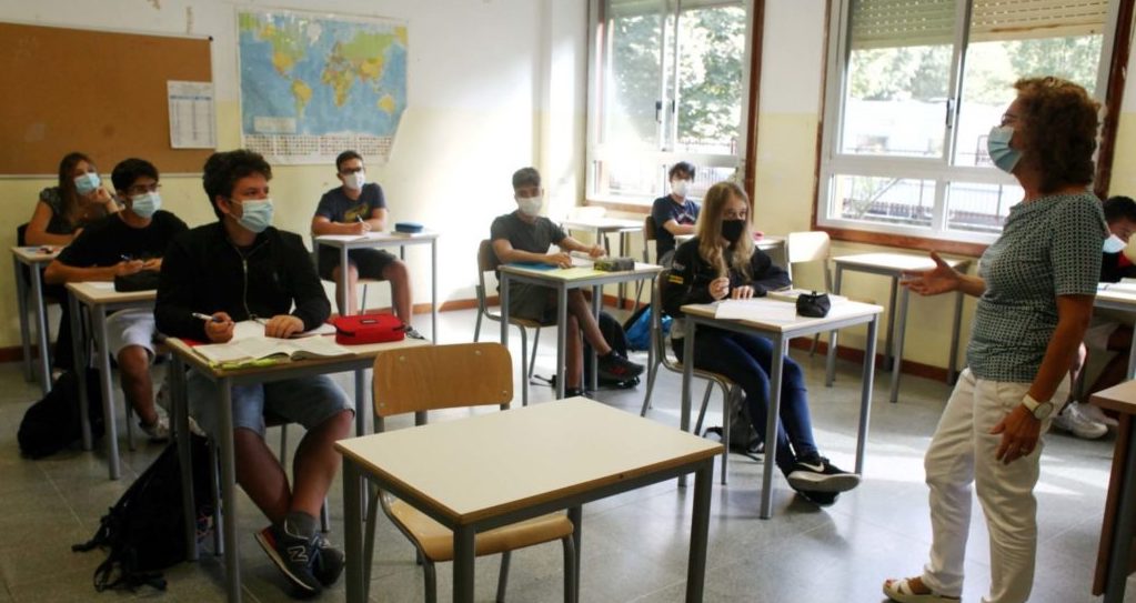 scuola_aula_banchi-2-scaled-1-e1611162464689