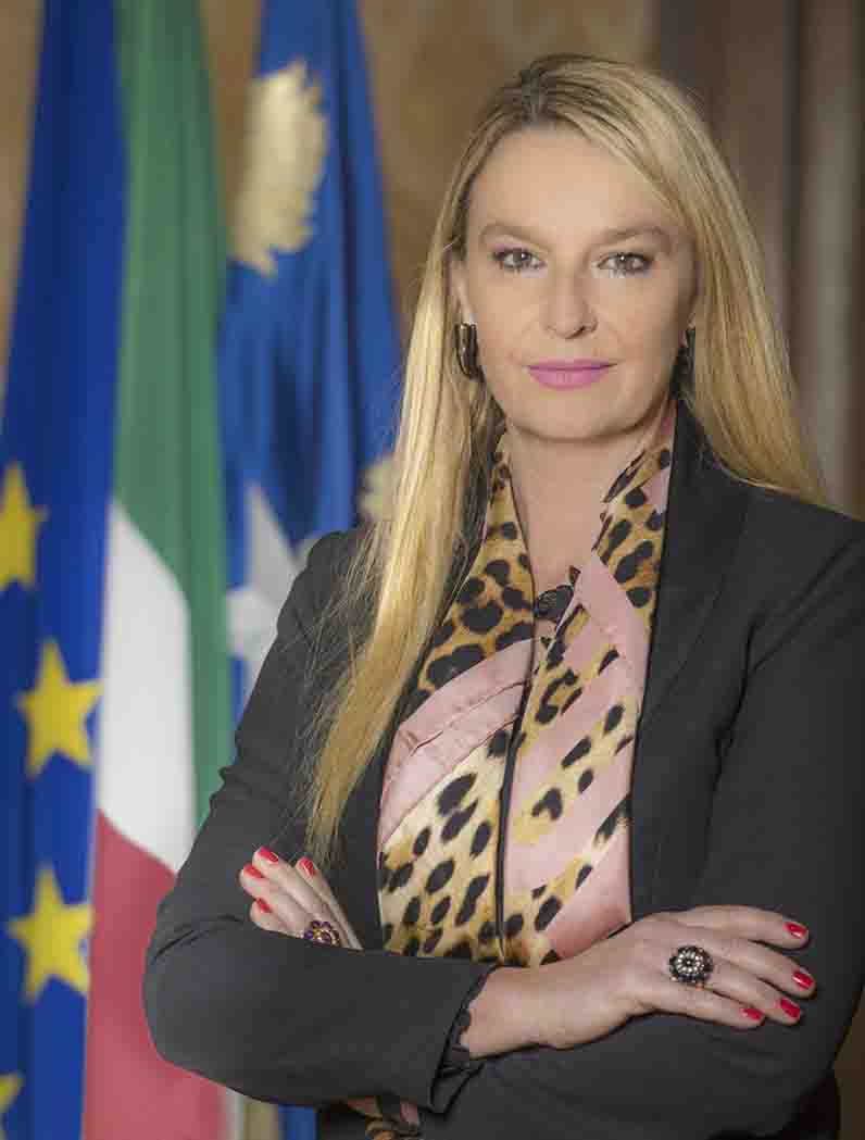 Il Sottosegretario alla Difesa Senatrice Stefania Pucciarelli