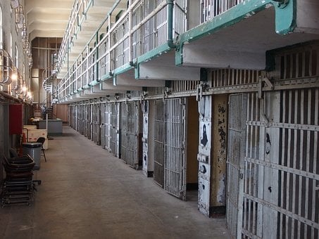 Carceri, detenuto aggredisce due poliziotti penitenziari all’ospedale di Rieti Carceri, detenuto aggredisce due poliziotti penitenziari all’ospedale di Rieti