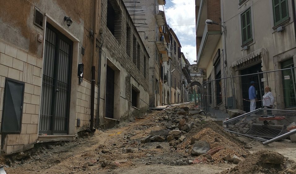 Via Garibaldi con lavori