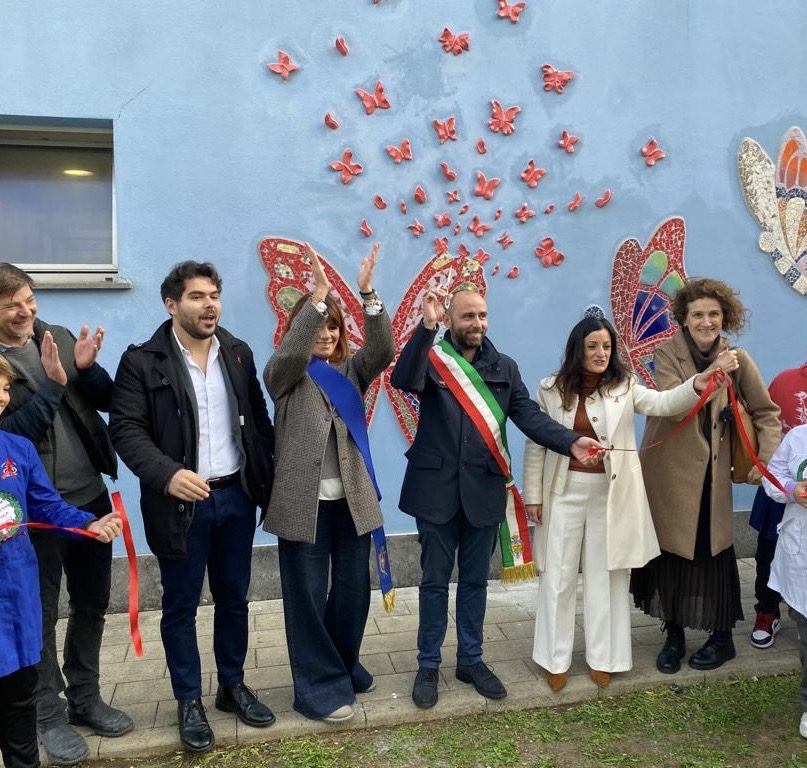 Fiano Romano:25 novembre | “Las Mariposas”, il mosaico realizzato da Giovanni Battista Rea e i bambini e le bambine della Scuola Primaria Fiano Romano:25 novembre | “Las Mariposas”, il mosaico realizzato da Giovanni Battista Rea e i bambini e le bambine della Scuola Primaria