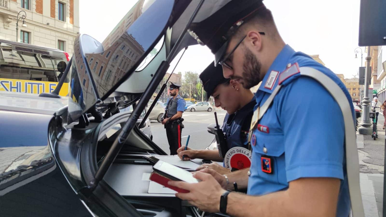 PROVINCIALE-Controlli-dei-Carabinieri-nel-centro-storico-2
