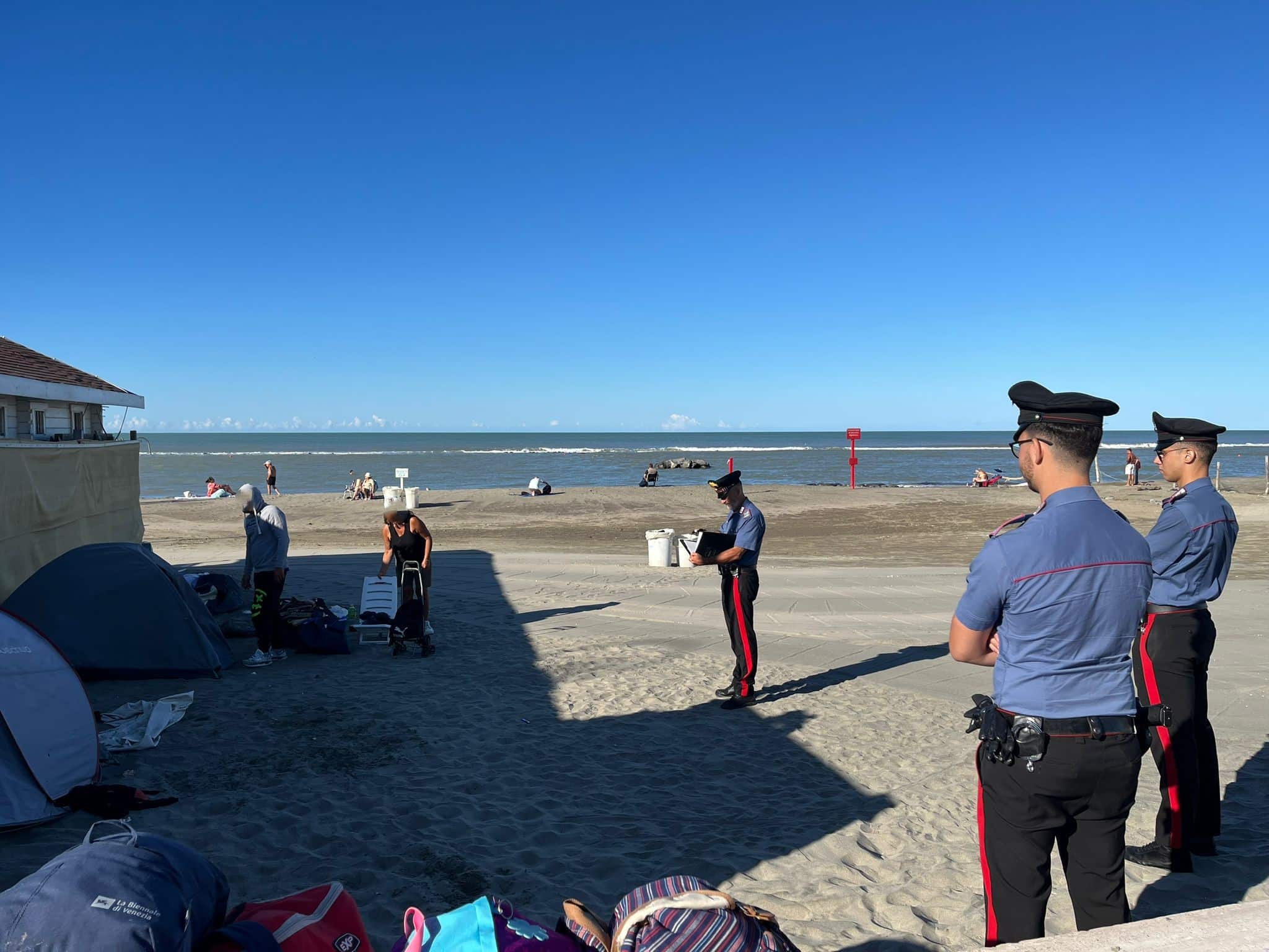 OSTIA - I controlli dei Carabinieri sul litorale di Ostia (1)