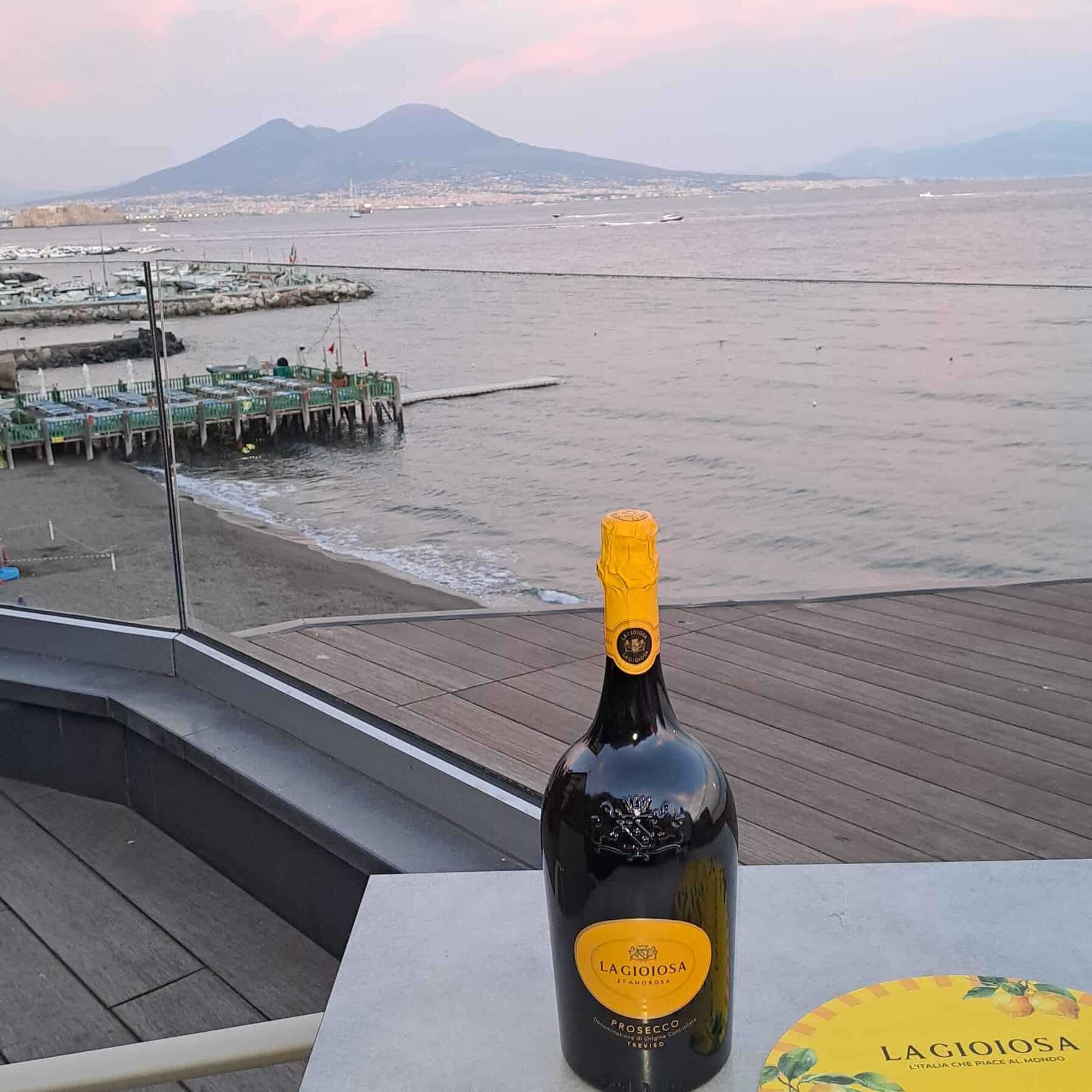 La Gioiosa e il Vesuvio
