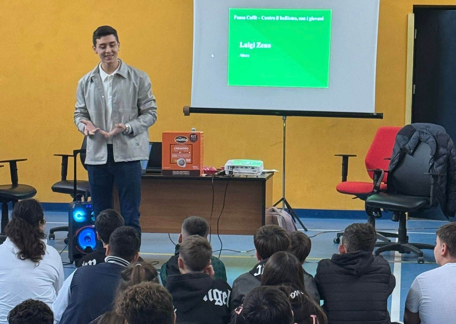 Luigi Zeno e gli studenti Cinema, scuola e psicologia si incontrano a Ercolano per educare all’ascolto e contrastare il bullismo con arte e consapevolezza.